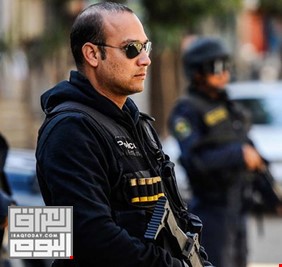 متهم مصري يهرب من شرطي مكلف بحراسته بحيلة غريبة