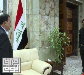 بالفيديو وزير الدفاع يكرم أسد الموصل