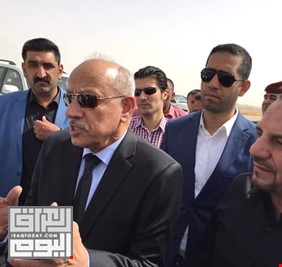 بالصور.. موظفو العقود يحاصرون وزير النقل داخل مطار بغداد