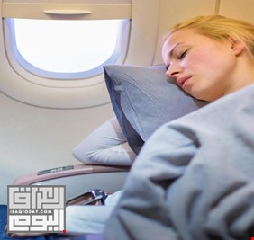 دراسة تحذر من مخاطر النوم على متن الطائرات