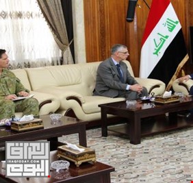 وزير الدفاع يستقبل السفير الاسترالي في بغداد