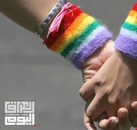 رياضي أولمبي شهير يظهر برفقة صديقه بعد إعلان مثليته (صور)