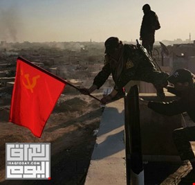 العلم الشيوعي يرفرف في الرقة السورية