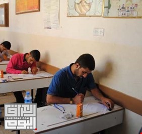 بالفيديو : هكذا نريدكم تكونون .. طلاب عراقيون يودعون استاذهم في احدى مدارس كركوك