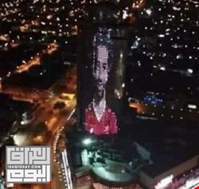 حباً به، ونكاية براموس.. العراقيون يضعون صورة محمد صلاح على اكبر وأعلى مكان ضوئي في العراق
