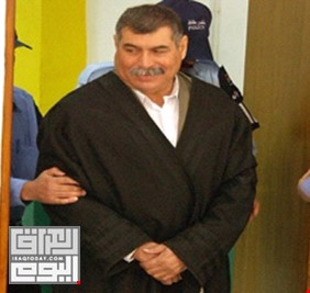 أمام الجميع .. عميد في الجيش العراقي يؤدي التحية العسكرية للمجرم سلطان هاشم !