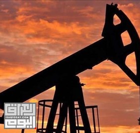 أسعار النفط تتجه لأدنى مستوى منذ أكثر من عام بفعل مخاوف من تخمة المعروض