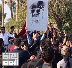 الفيديو يتحدث ..  طلبة جامعة الانبار يرفعون صورة المقبور صدام، وينشدون 