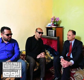 وزير الثقافة يزور الملحن البصري يوسف نصار، ويتكفل بعلاجه