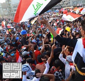 بالفيديو من ساحة التحرير .. المحتجون يواصلون الليل بالنهار مطالبين بإقالة الوزير ثامر الغضبان