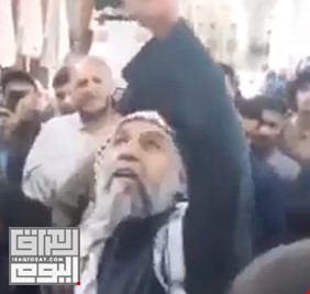 بالفيديو : أب مفجوع يشكو الحكومة عند ضريح الإمام علي: واجهونا بالرصاص.. انتقم منهم!