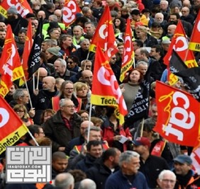إضراب عام يشل فرنسا لليوم الثاني على التوالي احتجاجا على خطط تغيير نظام التقاعد