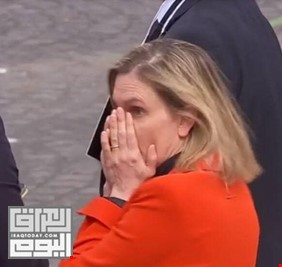 بالفيديو : وزيرة فرنسية تتعرض لموقف محرج.. هذا ما فعلته!