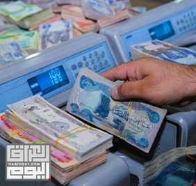 العراق: رواتب الموظفين تقترب من “منطقة الخطر”.. الاقتراض وفر ثلاثة اشهر فقط ومابعدها مجهول!