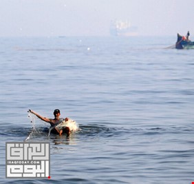 مصر.. أمواج البحر تقذف بجثث إلى الشاطئ