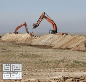 بالصور : الكاظمي يحفر خندقاً وساتراً  ترابياً على الحدود الإيرانية معلناً الحرب على الفساد والتهريب وتمويل الفصائل المسلحة