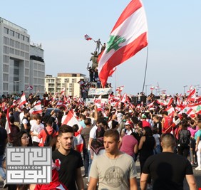 بالصور :  لبنانيون غاضبون يخيرون مسؤوليهم: الاستقالة أو حبل المشنقة