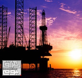 النفط يهبط في ظل مخاطر على الطلب
