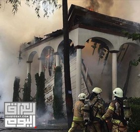 حريق يلحق ضررا شديدا بمسجد تاريخي في اسطنبول