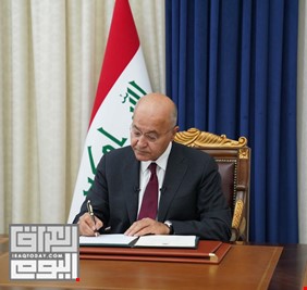 الرئيس العراقي يوقع مرسوماً بشأن الانتخابات المبكرة ويؤكد على الرقابة الدولية