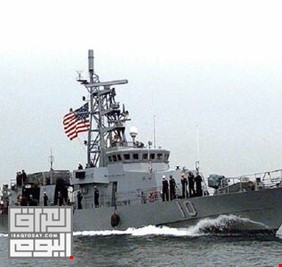 سفينة عسكرية أمريكية تطلق أعيرة تحذيرية بعد اقتراب 3 زوارق للحرس الثوري الإيراني منها في الخليج