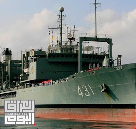غرق أكبر سفينة في البحرية الإيرانية بسبب حريق 