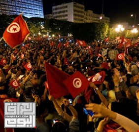 بالفيديو.. الشعب التونسي يثور على الفاسدين واللصوص، وتجار الدين 