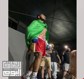بالصور .. ملاكم عراقي محترف يفوز في المكسيك ملتفاً براية الامام الحسين
