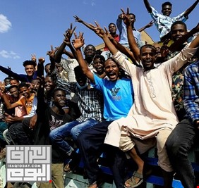 نشطاء السودان يرفضون تقاسم السلطة ويدعون إلى الإضراب