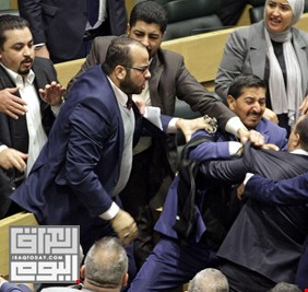 بالفيديو .. برلمان الأردن يتحول الى حلبة ملاكمة