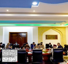 في محافظة النجف.. الكاظمي يجتمع بقادة الأجهزة الأمنية