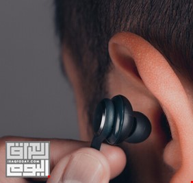 خبير يحذر من مخاطر صحية ترتبط باستخدام سماعات الأذنين يوميا