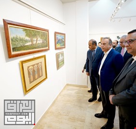 الكاظمي يتفقد  مهرجان الواسطي للفن التشكيلي في وزارة الثقافة