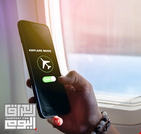 ما هو وضع الطيران على الهاتف الذكي، وماذا يحدث إذا لم تستخدمه أثناء الرحلات الجوية؟