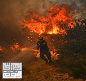 الحرائق تهدد ضواحي جنوب أثينا
