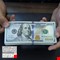 الدولار ينخفض إلى 161 ألف دينار للورقة في بورصات العراق