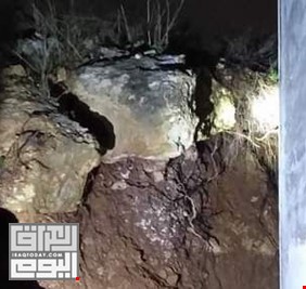 انزلاق صخرة عملاقة على أحد المنازل الفلسطينية بسبب زلزال تركيا