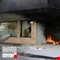 محتجون يحرقون الإطارات أمام مصرف لبنان رفضا لحجز ودائعهم