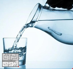 تبديد خرافة شائعة عن شرب الماء خلال وجبات الطعام