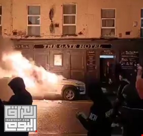 اتساع دائرة الاحتجاجات في إيرلندا.. اشتباكات عنيفة مع الشرطة وأعمال تخريب وحرق
