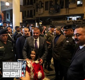 وسط أهالي بغداد وبالتزامن مع رأس السنة الميلادية.. وزير الداخلية يجري جولة في عدد من المناطق
