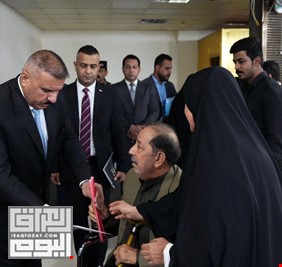وزير الداخلية يلتقي مجموعة من أسر الشهداء والجرحى الأبطال في محافظة بابل