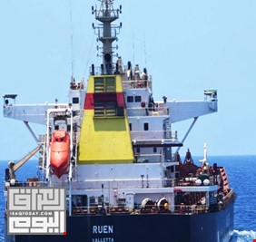 استسلام قراصنة صوماليين خطفوا سفينة
