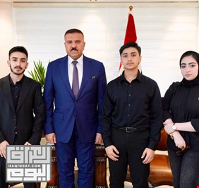 وزير الداخلية يلتقي أسرة المرحوم العميد الدكتور (علي سهيل) المعاون الإداري لعميد كلية الشرطة
