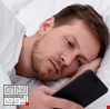 دراسة تحذر: استخدام الهواتف قبل النوم يؤدي للأرق وخلل في هرمونات الجسم