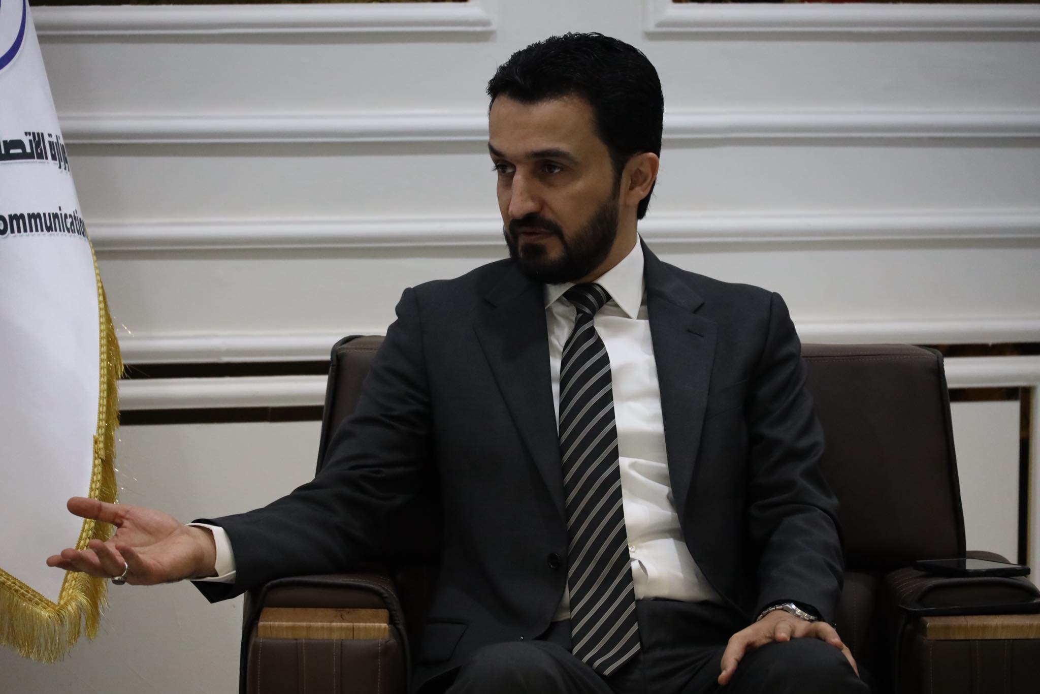 إلزام الوزارات والمحافظات باستخدام البريد الرسمي لنقل الوثائق الحكومية بأسعار رمزية