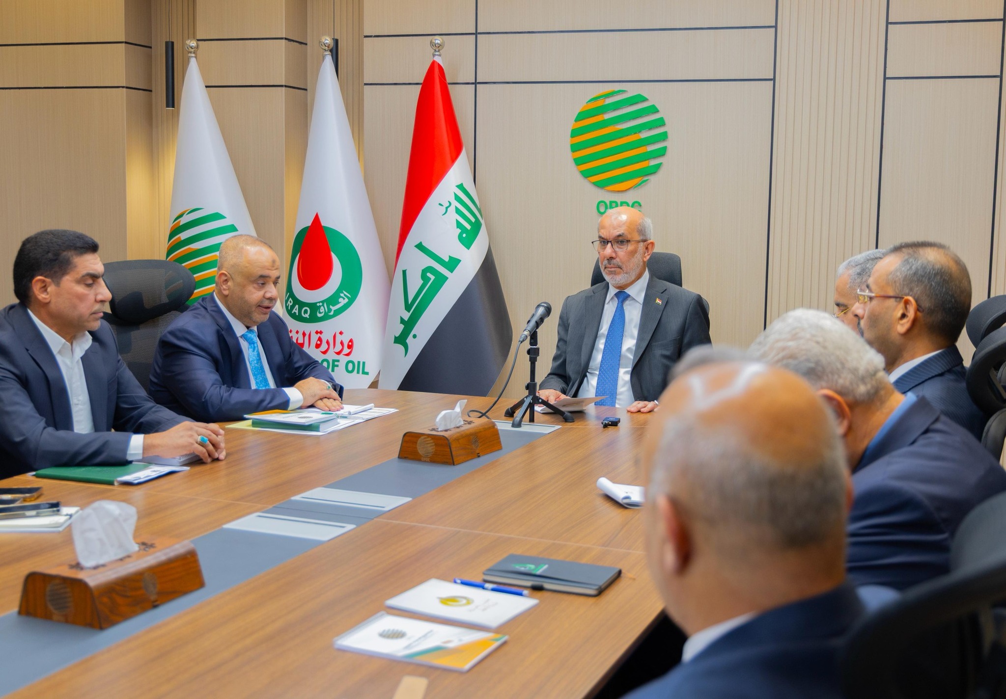 وزير النفط يوجه بتعزيز الخزين الاستراتيجي من المشتقات النفطية والغاز