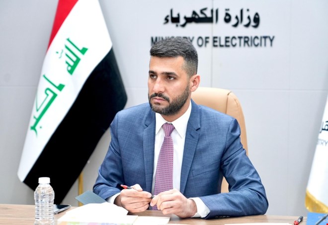 وزير الكهرباء يوجه إنذاراً رسمياً لشركة صينية بسبب تأخر تنفيذ المشاريع