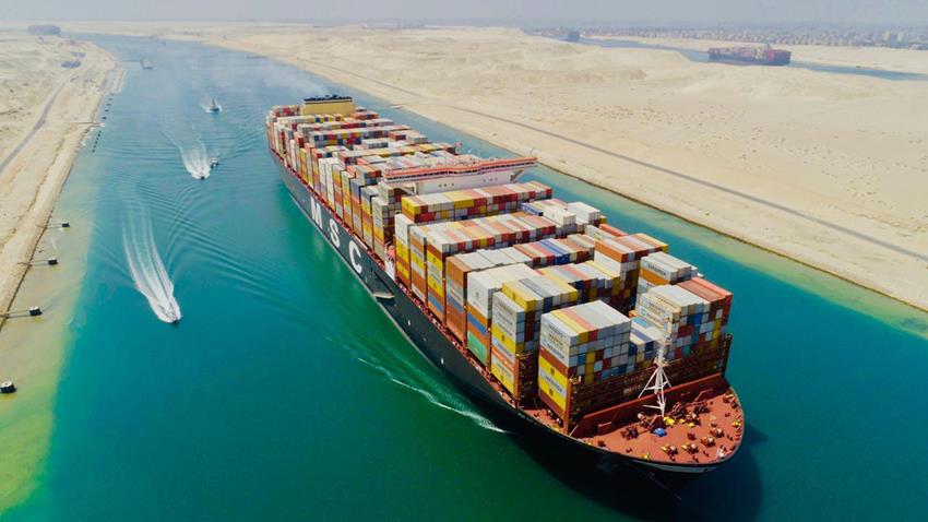 مصر تفرض رسوما جديدة على ناقلات النفط العابرة لقناة السويس