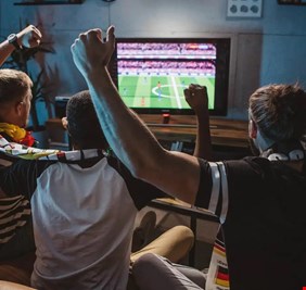 كيف تؤثر متابعة مباريات كأس العالم على الحالة النفسية؟